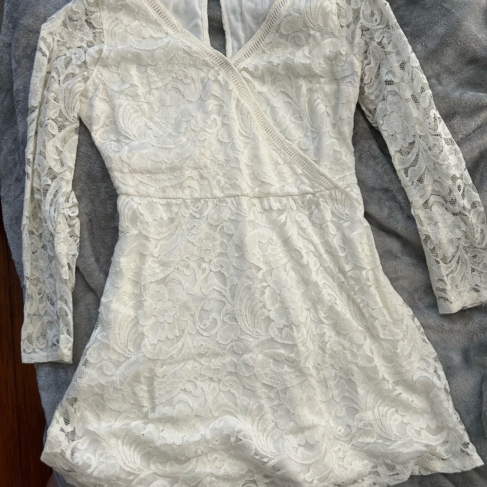 Hollister Cream Lace Long Sleeve Dress